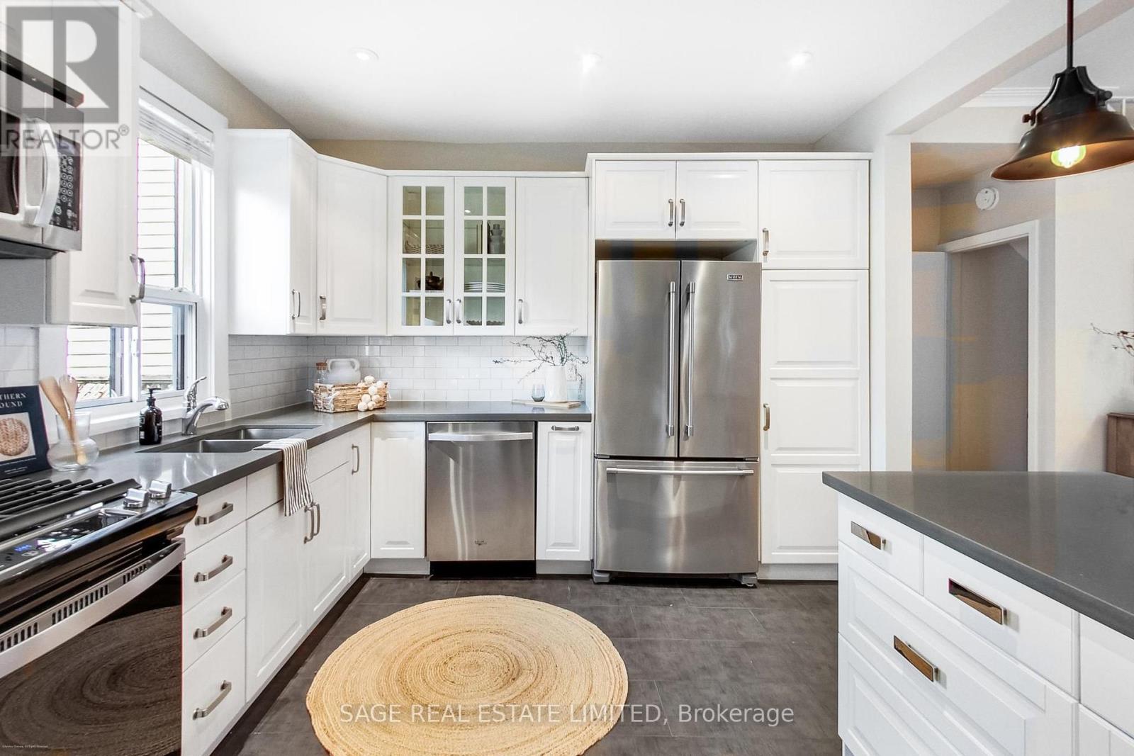 346 LESLIE STREET - 11