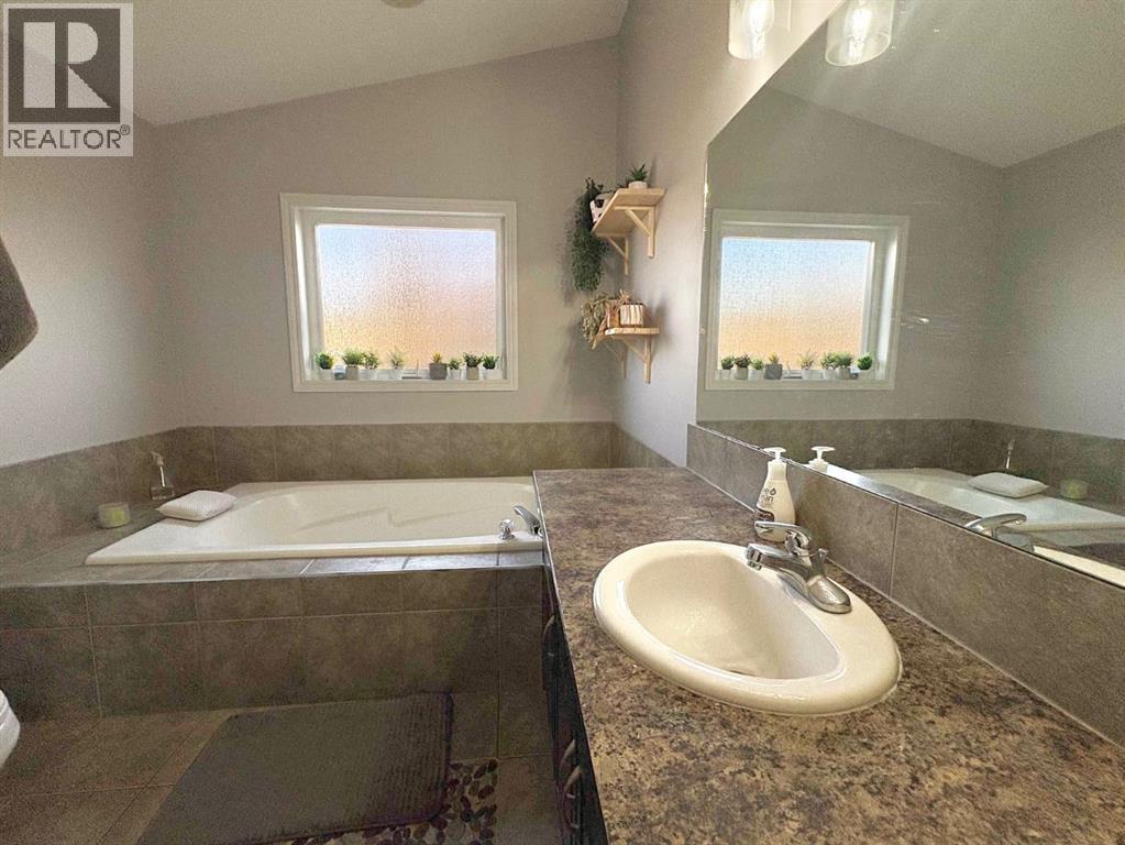53 Aberdeen Road W, Lethbridge — photo 11
