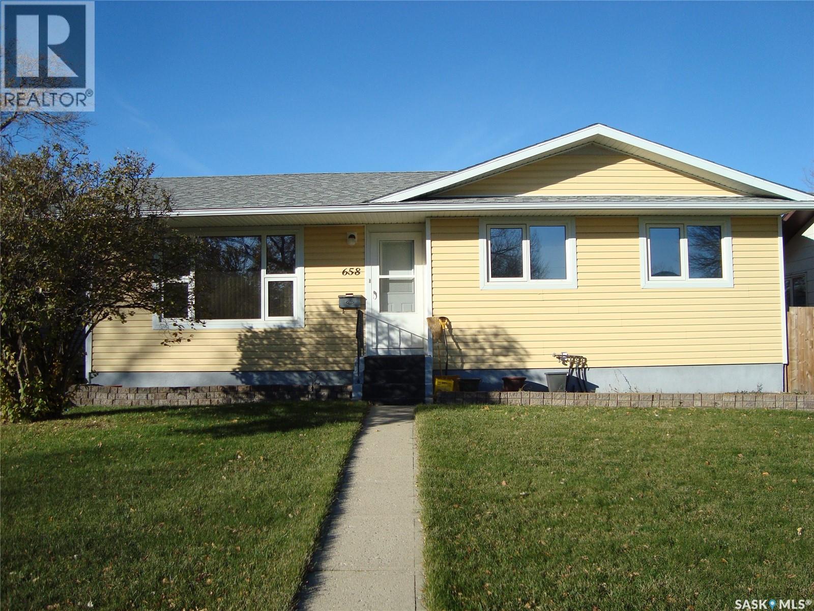 658 1st AVENUE NE, Swift Current