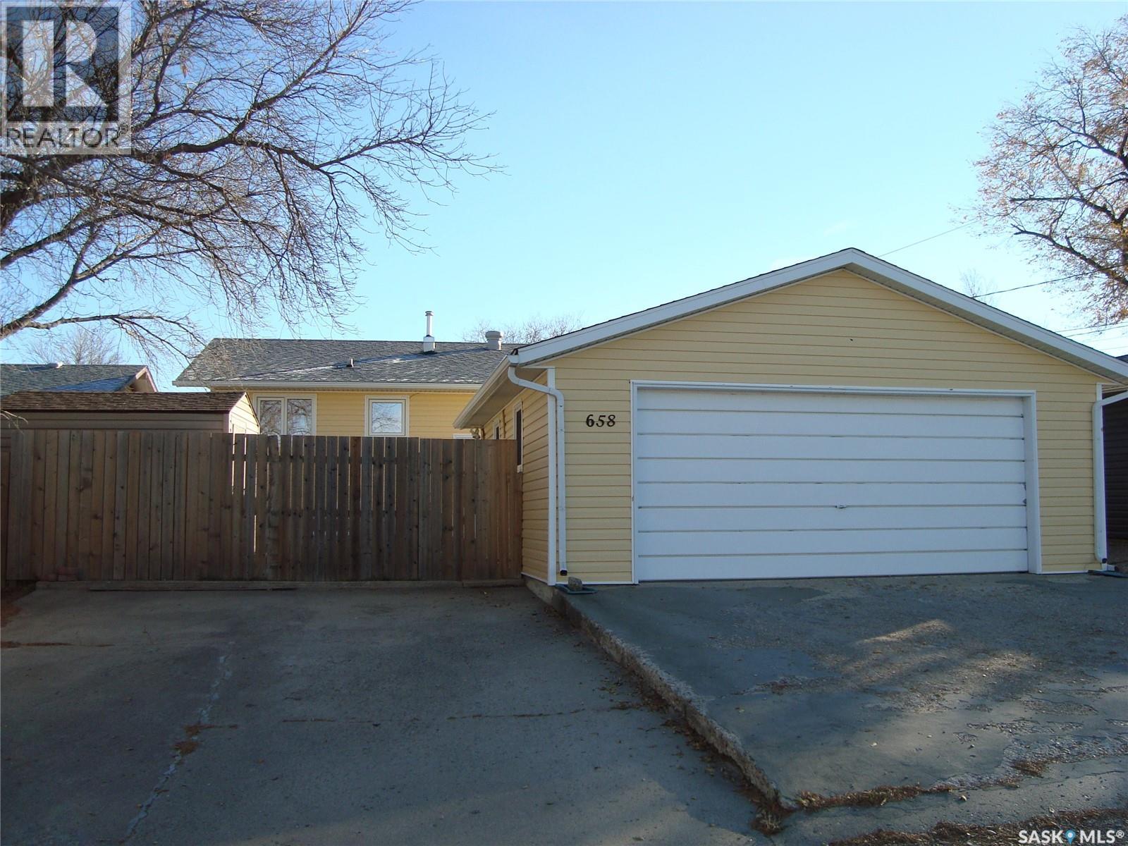 658 1st AVENUE NE, Swift Current — photo 26
