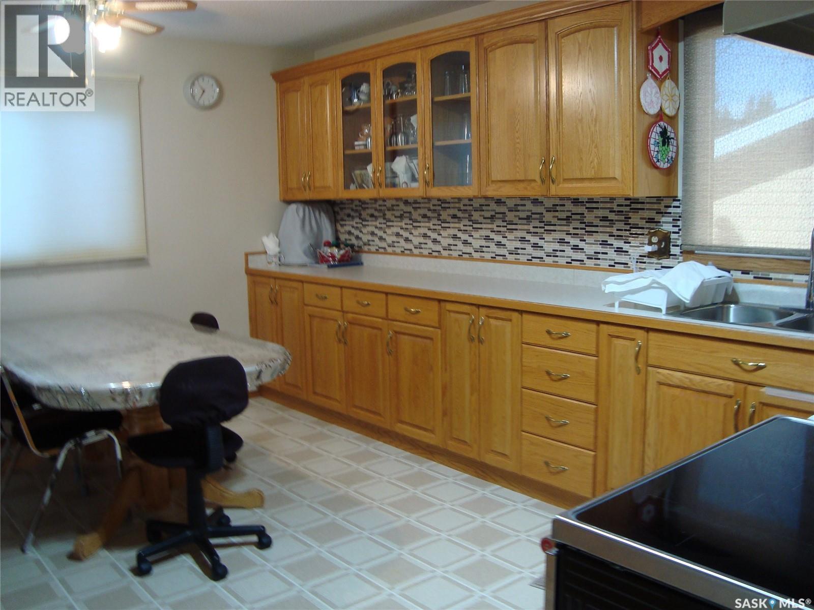 658 1st AVENUE NE, Swift Current — photo 7