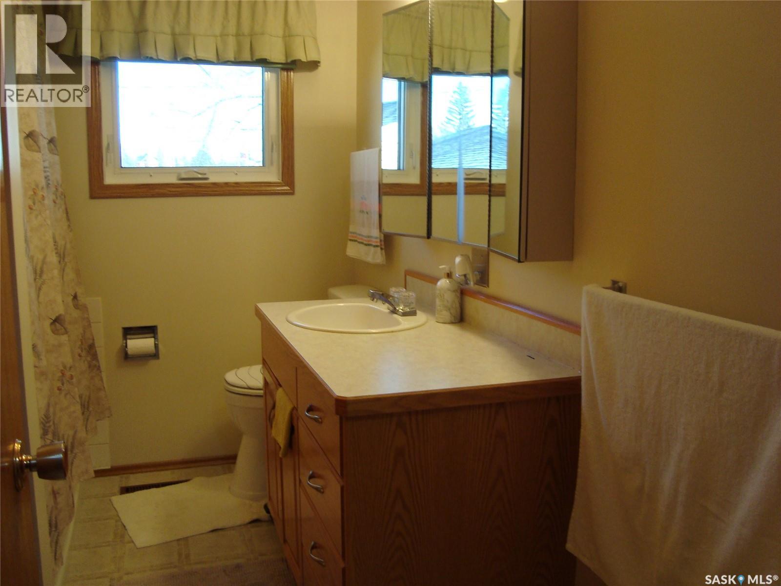 658 1st AVENUE NE, Swift Current — photo 8