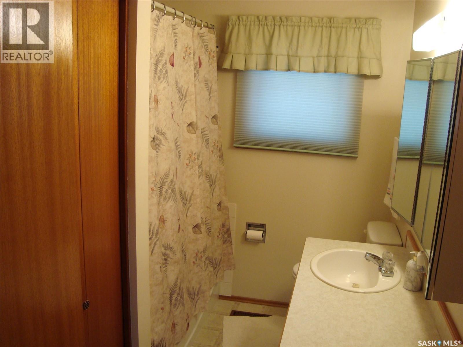 658 1st AVENUE NE, Swift Current — photo 9