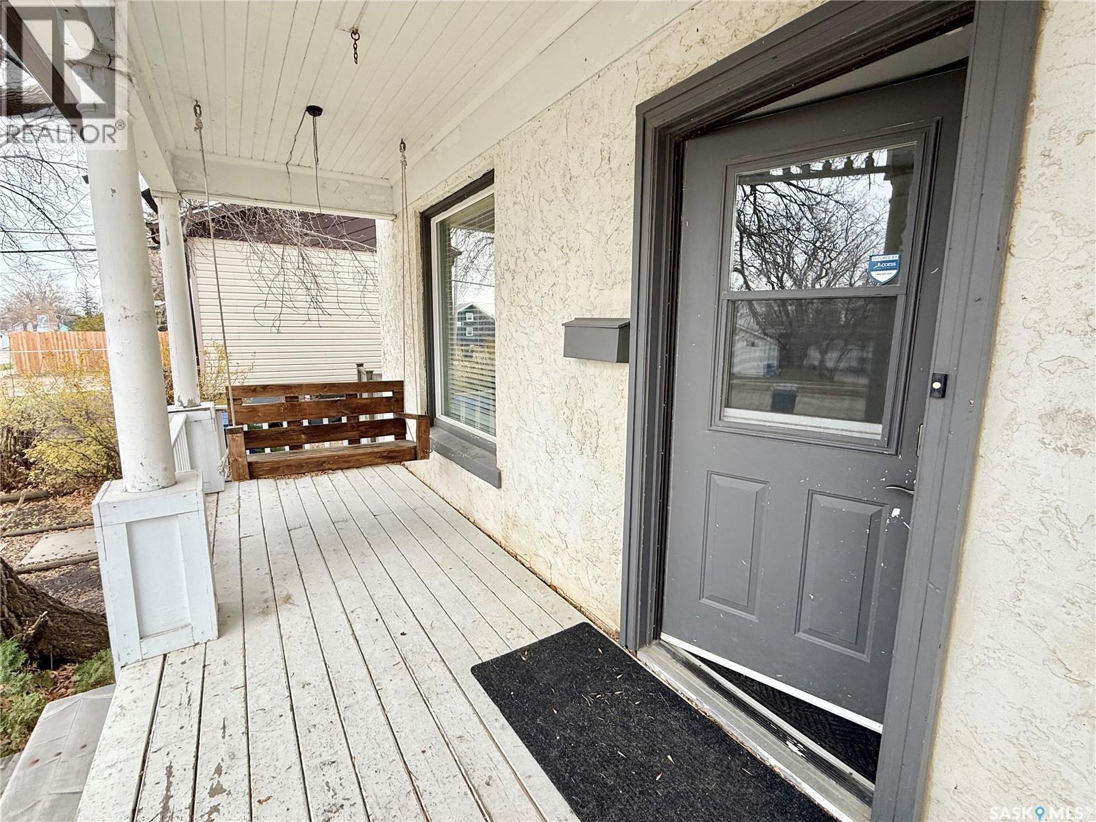 114 2nd AVENUE SE, Weyburn — photo 3