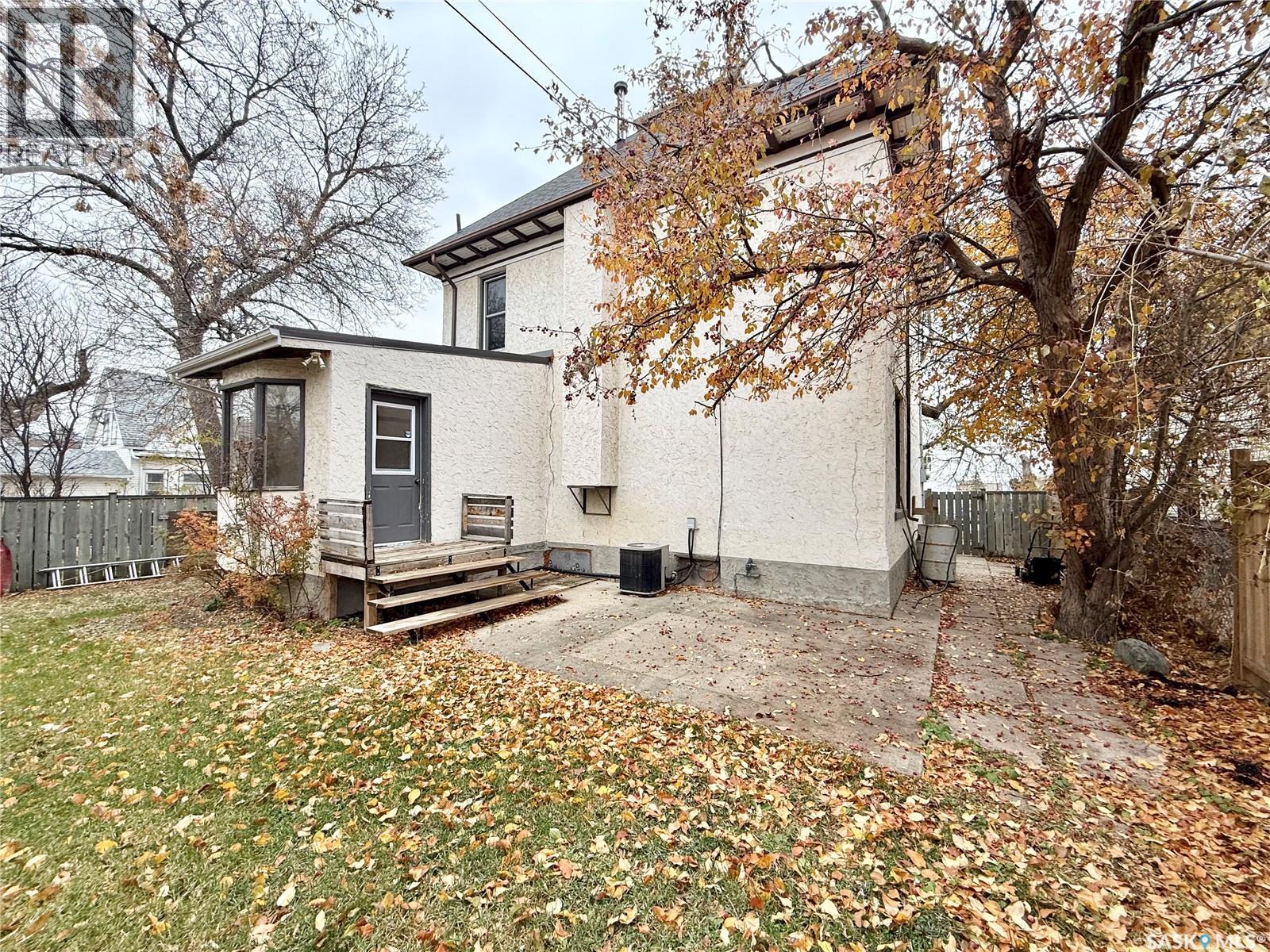 114 2nd AVENUE SE, Weyburn — photo 4