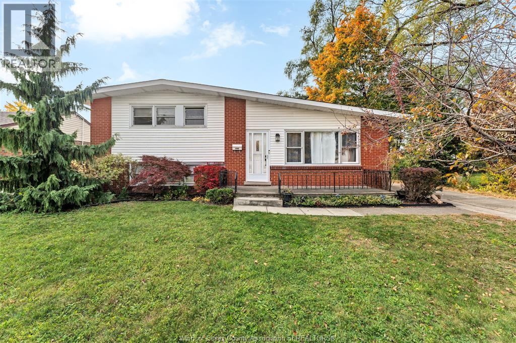 3145 MARK AVENUE, Windsor — photo 2