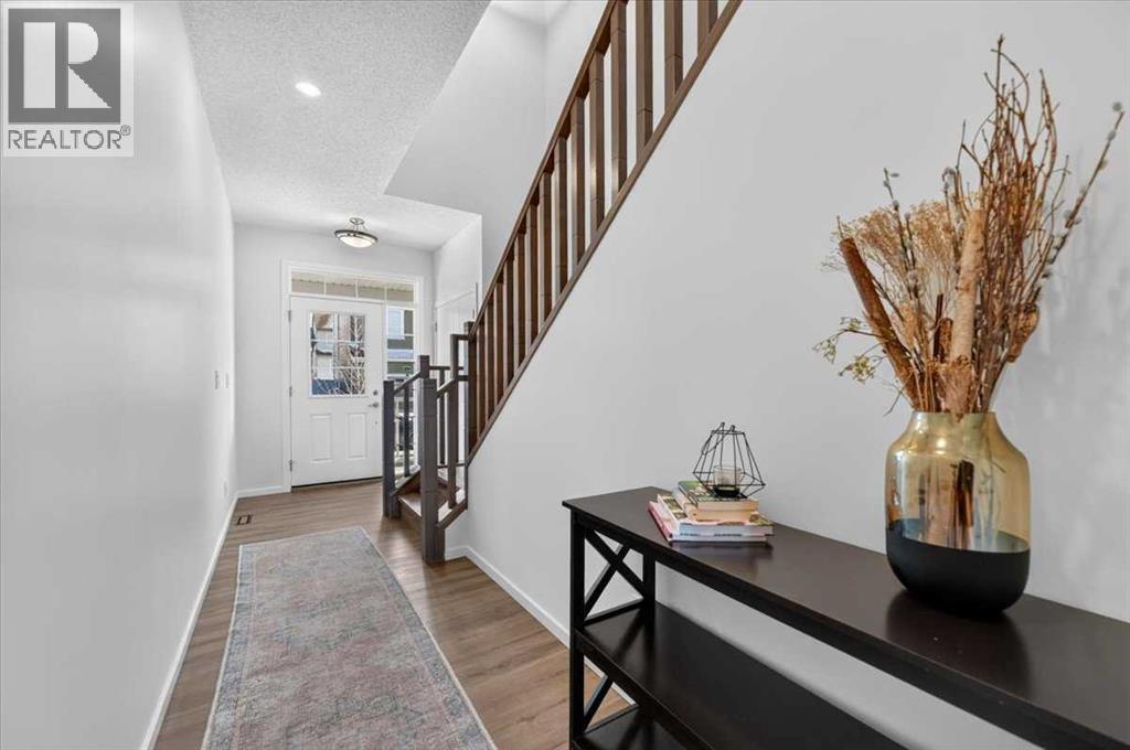 144 Carringham Way NW, Calgary — photo 2