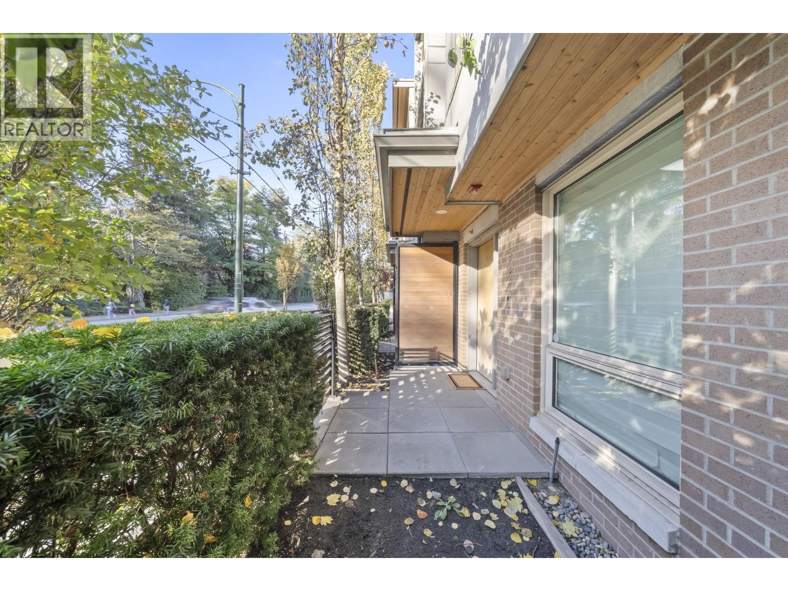 5552 OAK Street, Vancouver