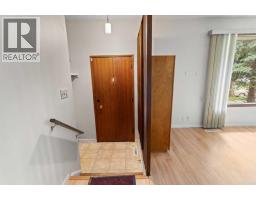 5605 47A Avenue, Camrose — photo 4