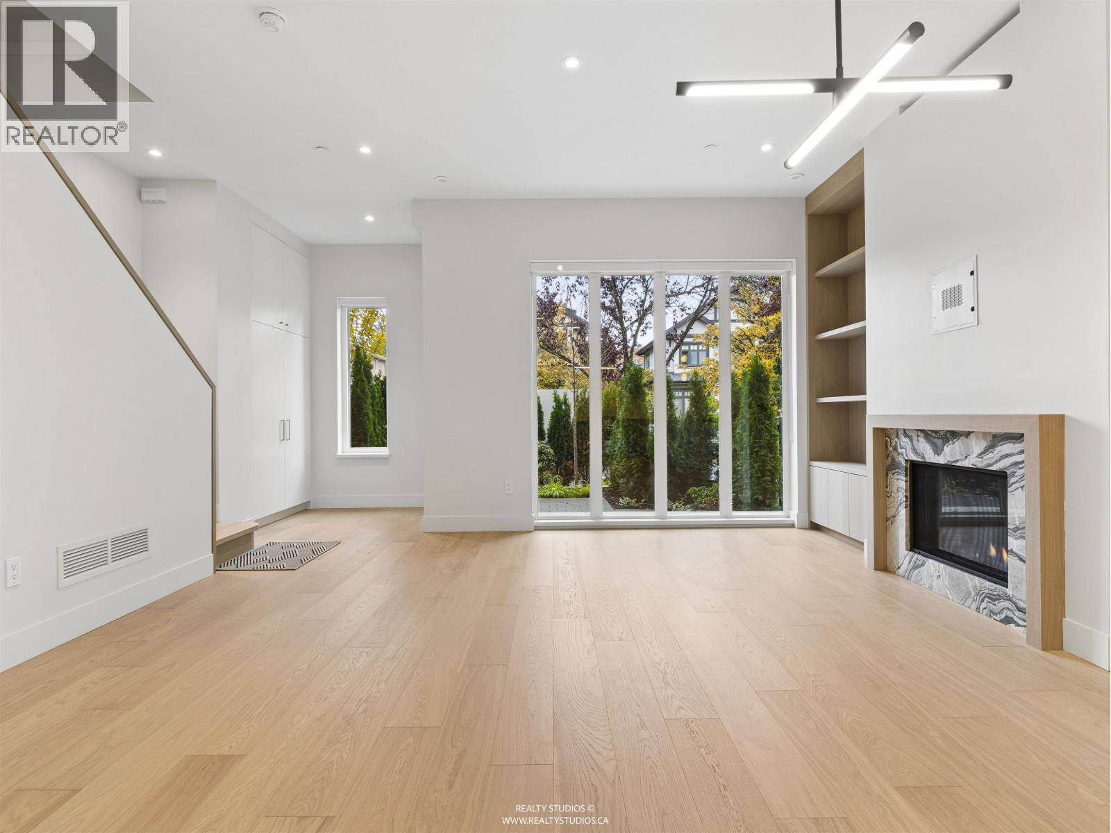 Photo 2 of 1 3058 W 34TH AVENUE