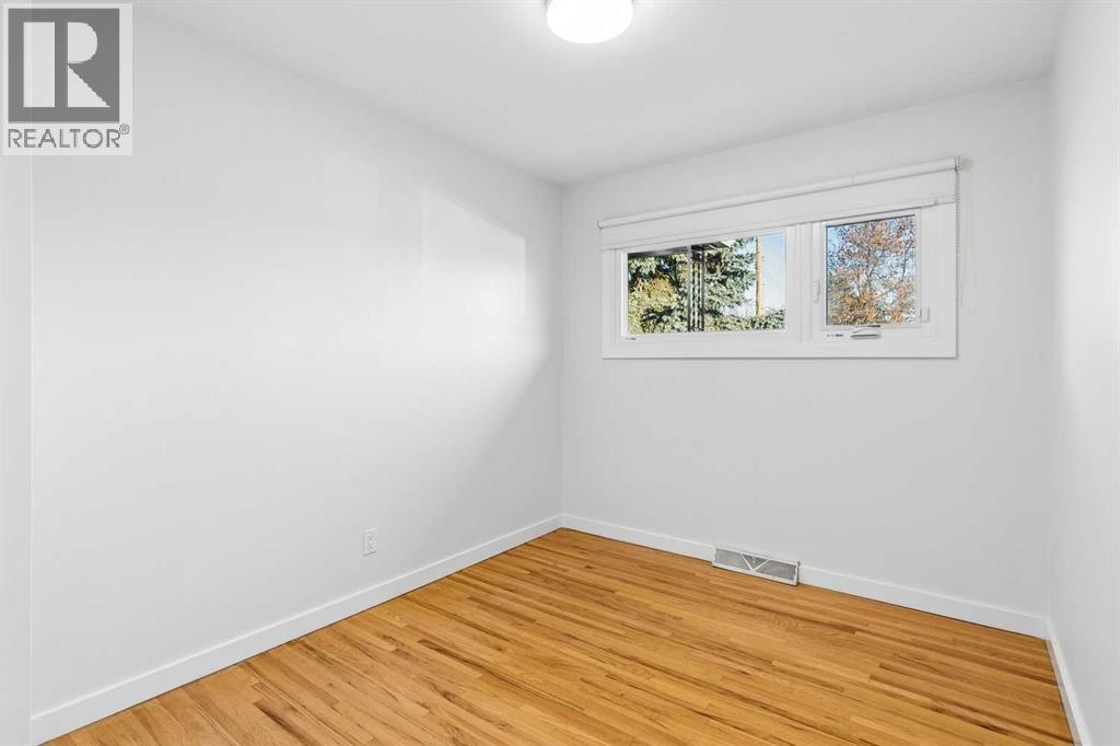 31 Hoover Place SW, Calgary — photo 15