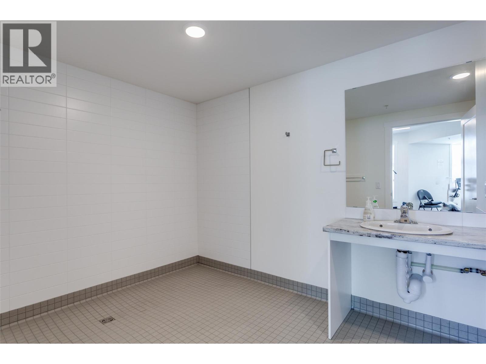 312 3090 Burtch Road, Kelowna