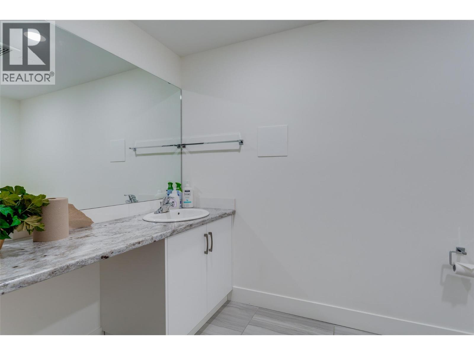 312 3090 Burtch Road, Kelowna