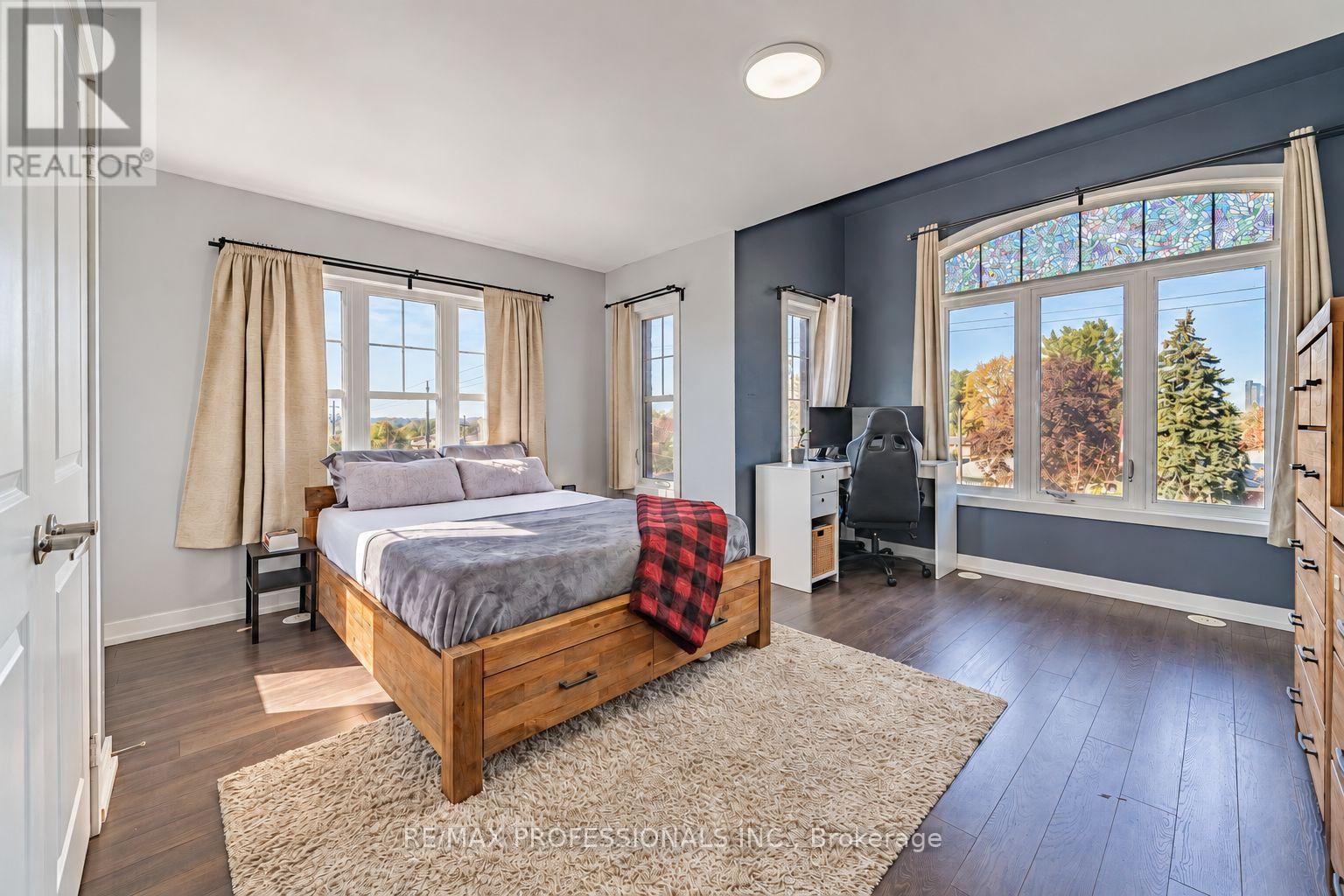 #11 2335 SHEPPARD AVENUE W - 21