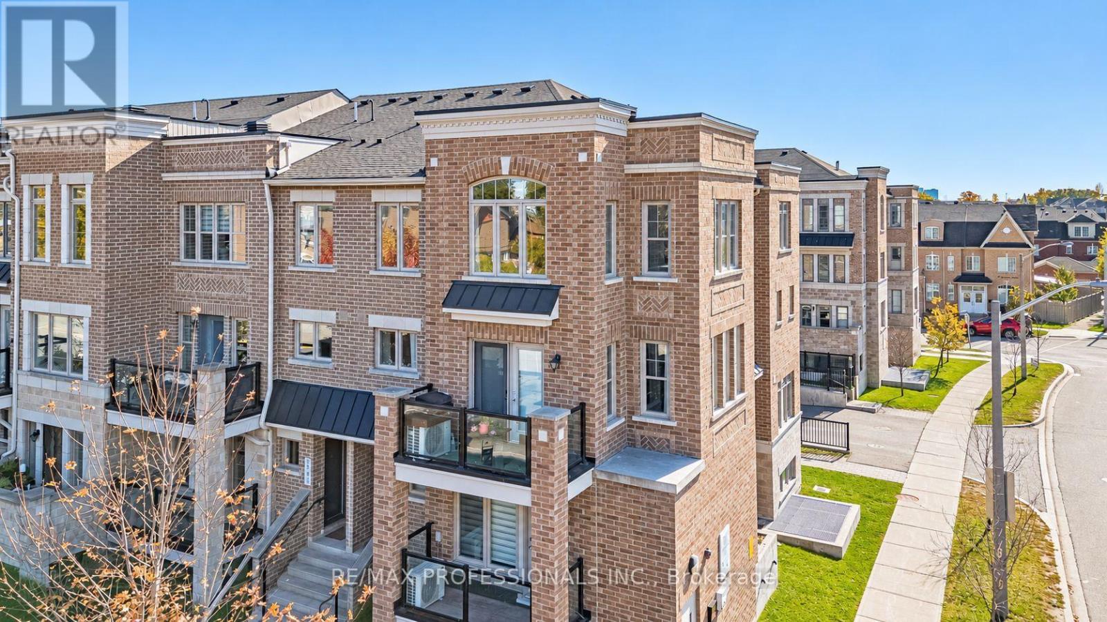 #11 2335 SHEPPARD AVENUE W - 35