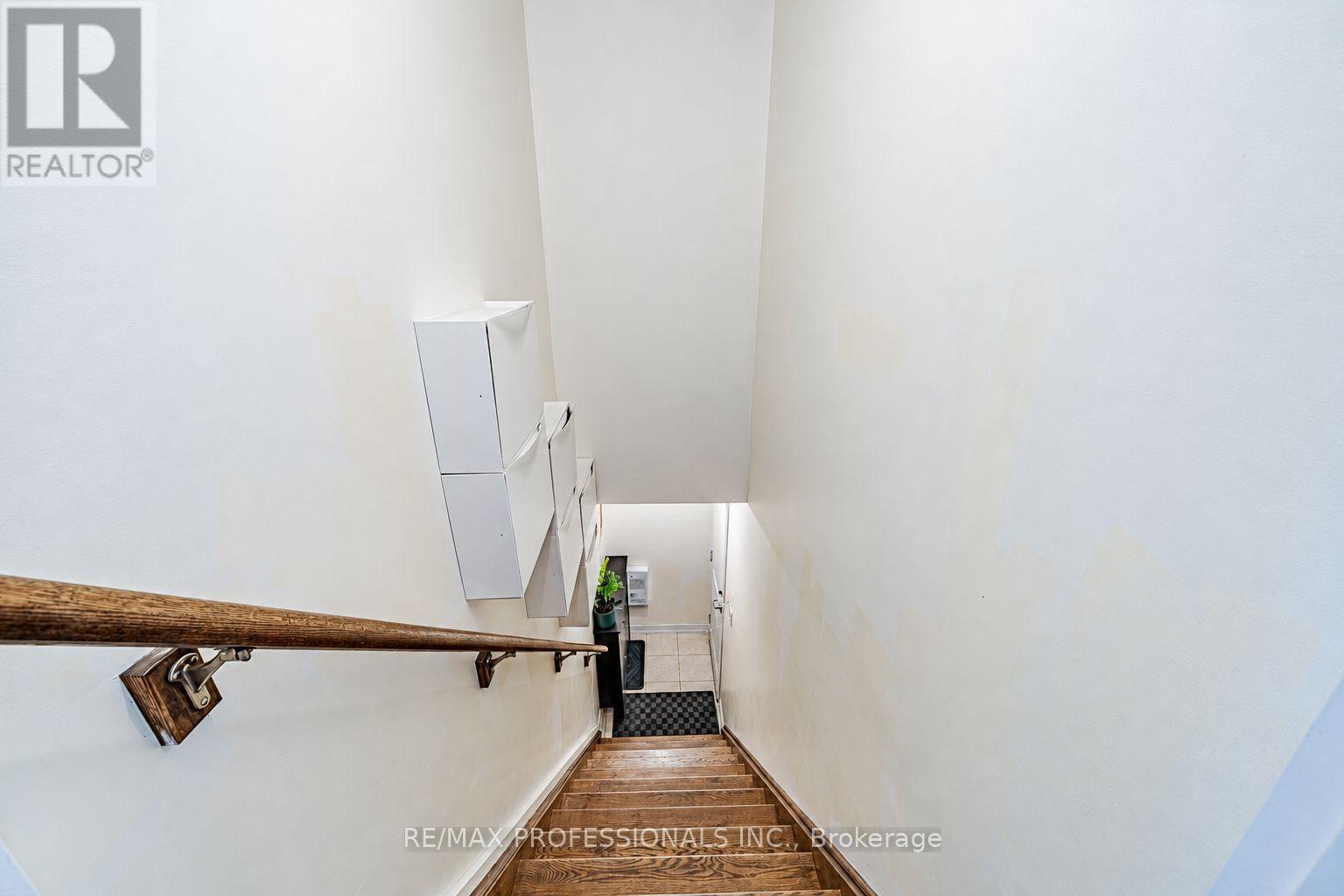 #11 2335 SHEPPARD AVENUE W - 6
