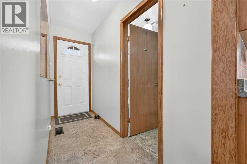 4339 70 Street NW, Calgary — photo 17