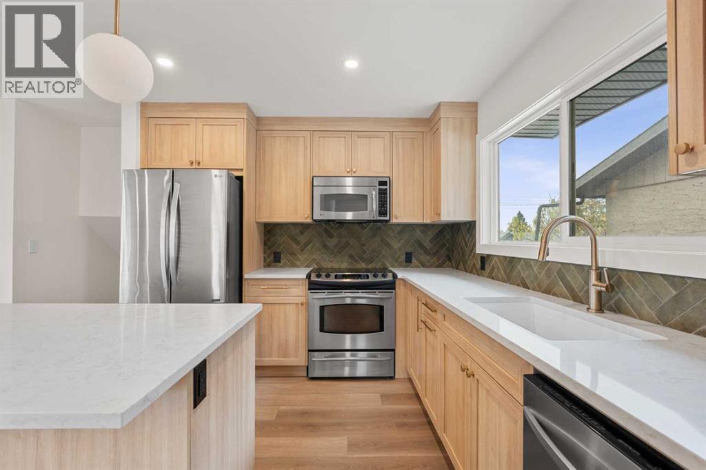 10532 Oakmoor Way SW, Calgary — photo 16