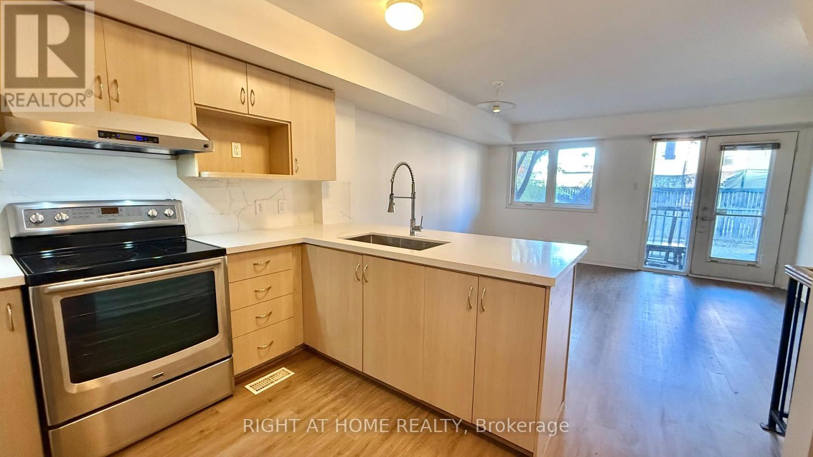 225 CLARENCE STREET, Ottawa — photo 6