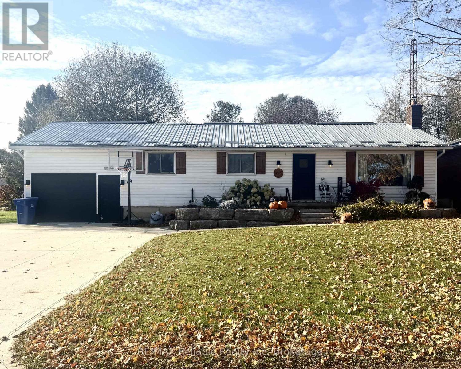 255 HAMILTON STREET, North Huron (Blyth)