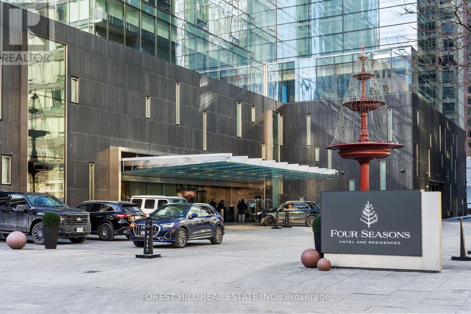 #304 88 DAVENPORT ROAD - 37
