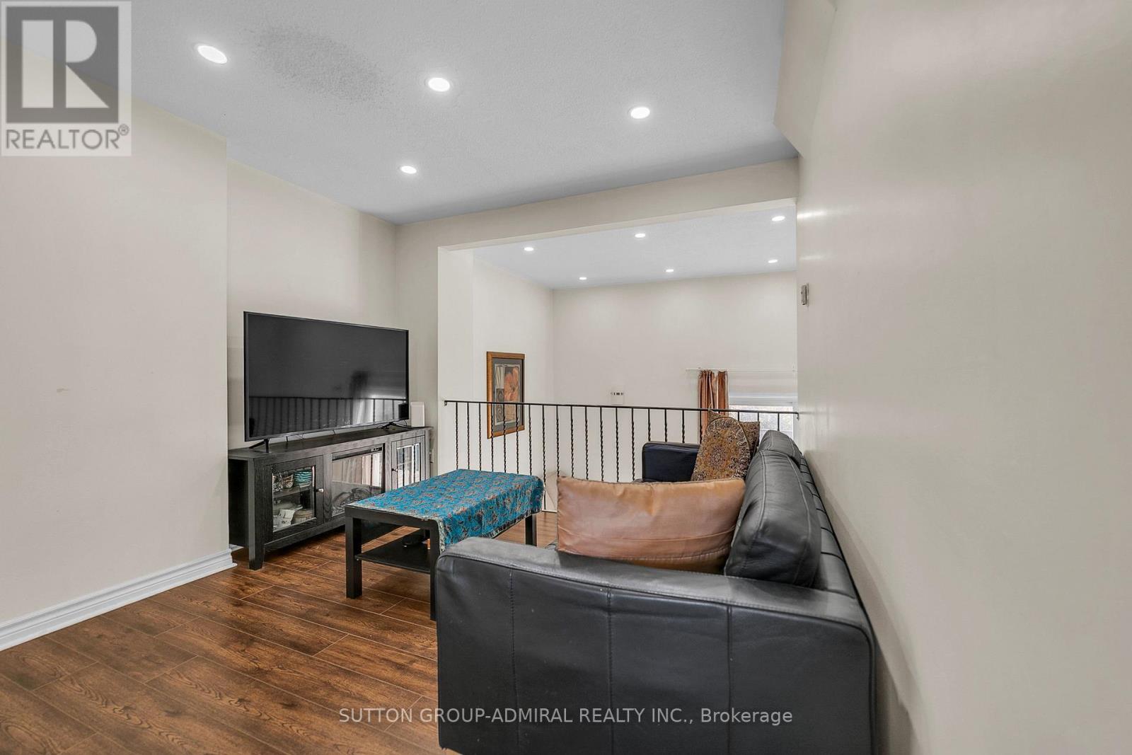 #10 671 HUNTINGWOOD DRIVE - 16