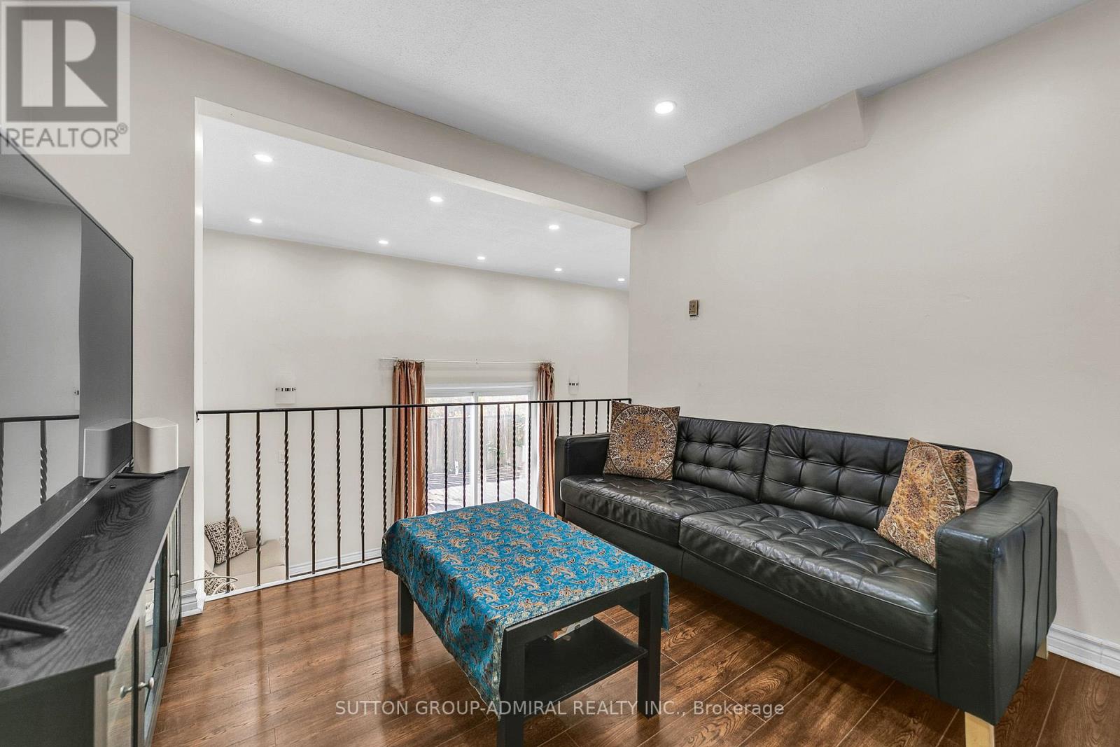 #10 671 HUNTINGWOOD DRIVE - 17