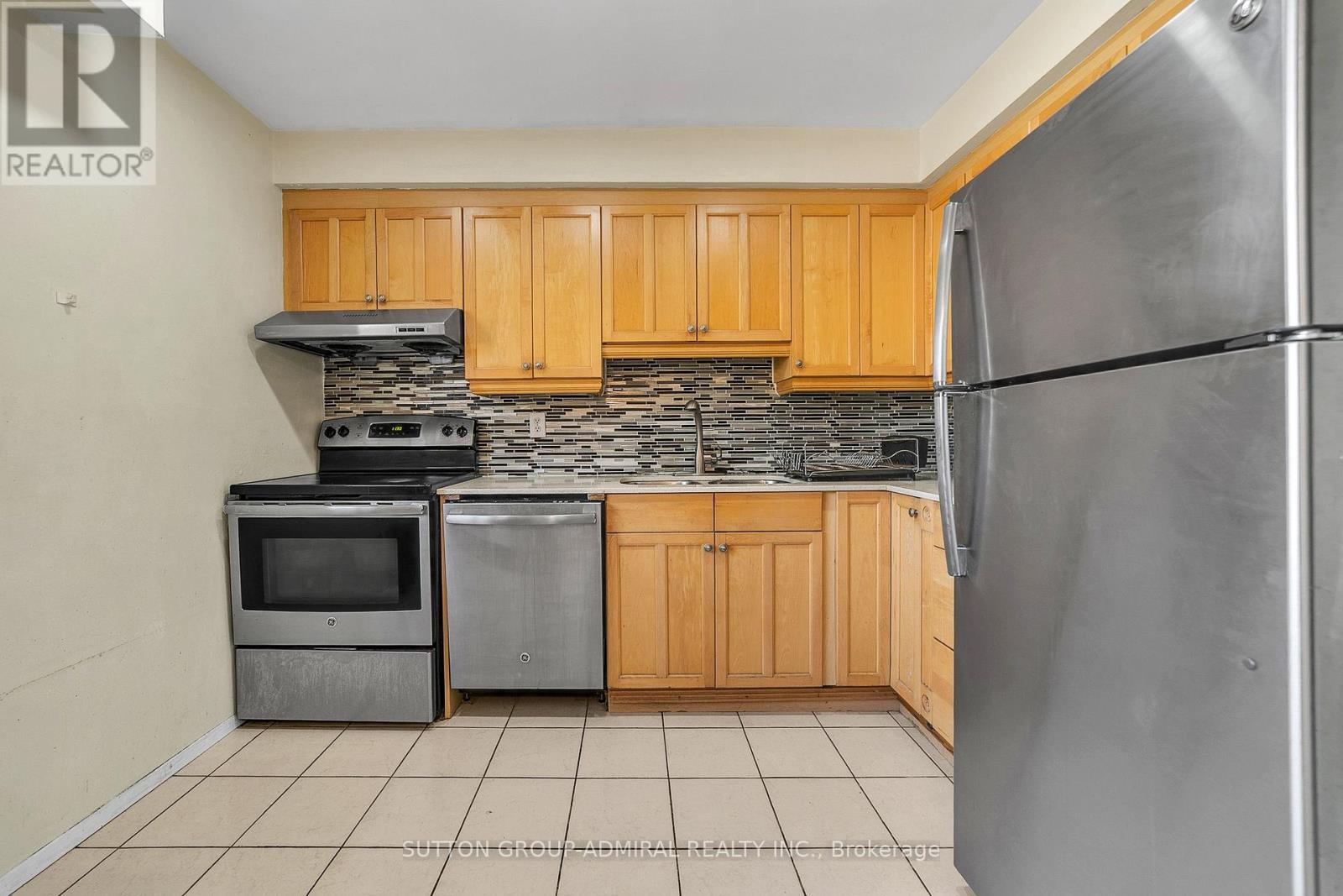 #10 671 HUNTINGWOOD DRIVE - 20
