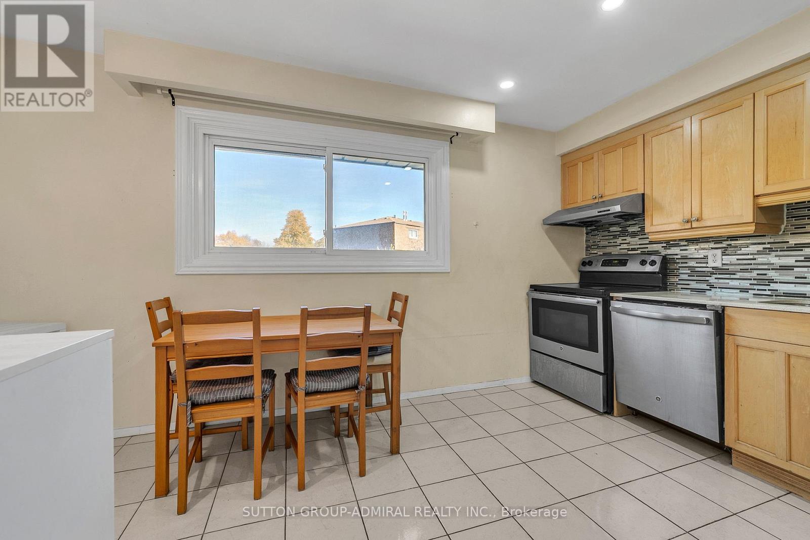 #10 671 HUNTINGWOOD DRIVE - 21