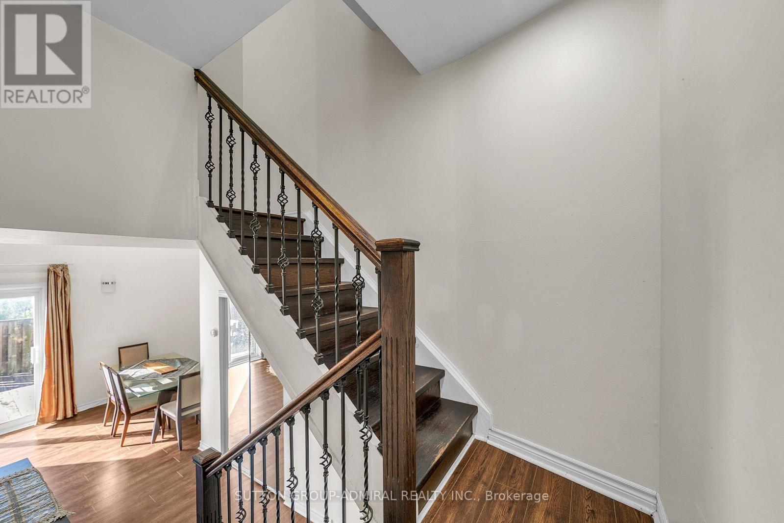 #10 671 HUNTINGWOOD DRIVE - 22
