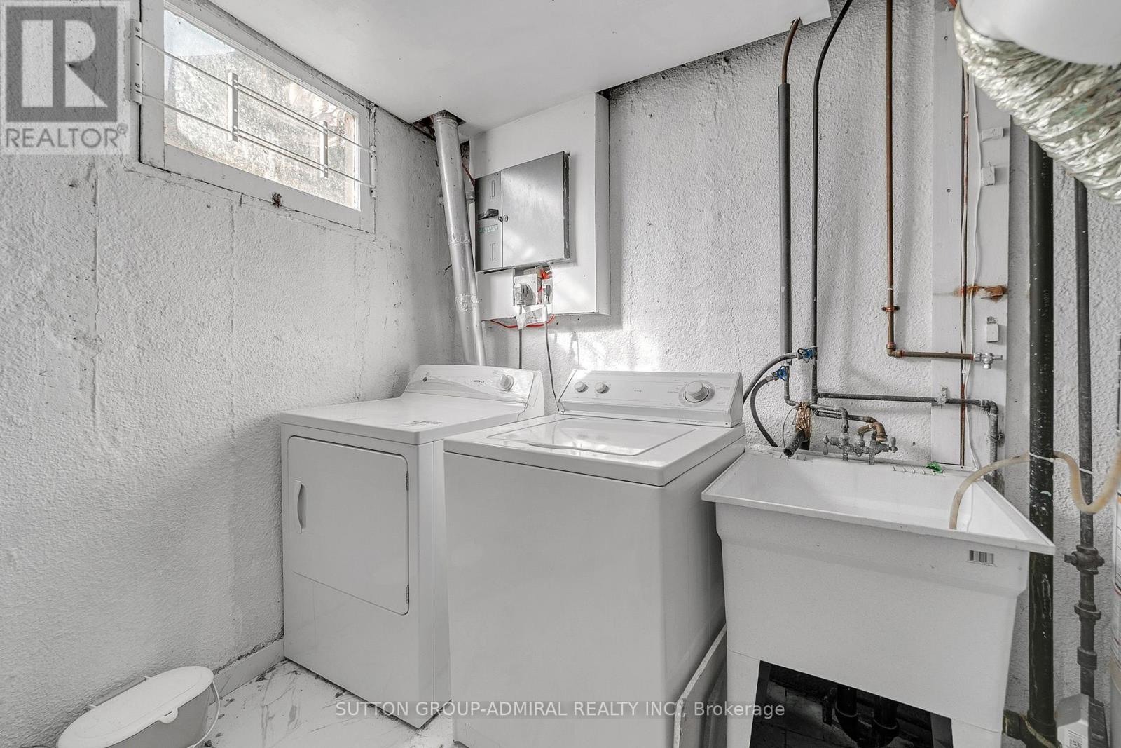 #10 671 HUNTINGWOOD DRIVE - 31