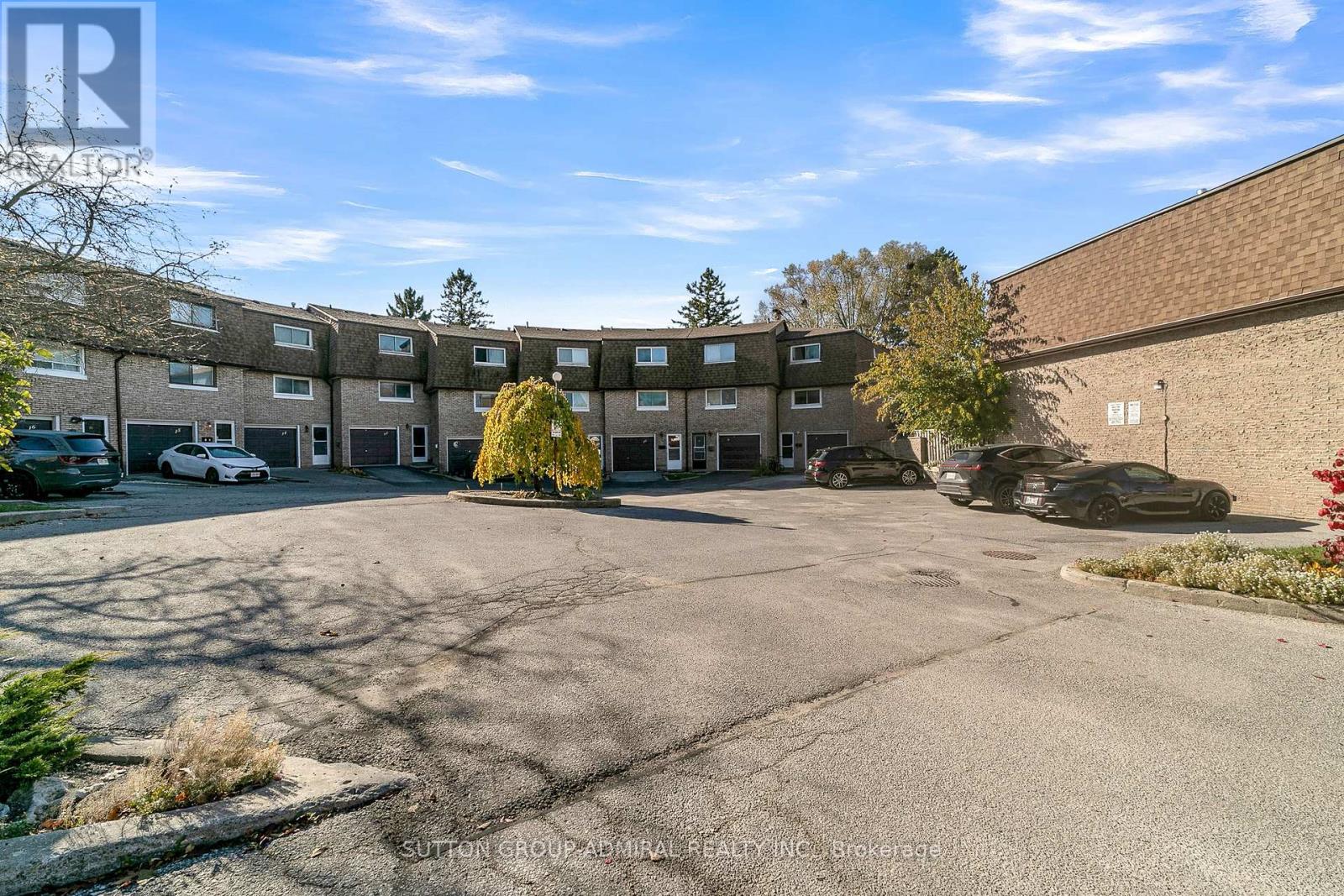 #10 671 HUNTINGWOOD DRIVE - 35