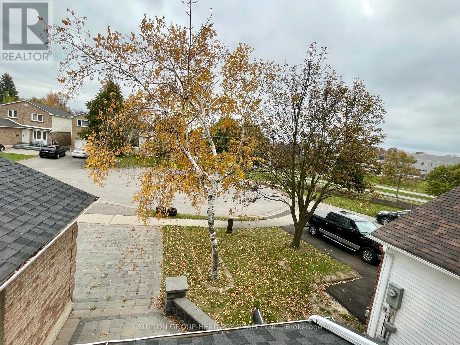 40 Plumridge Court, Ajax, ON photo 2