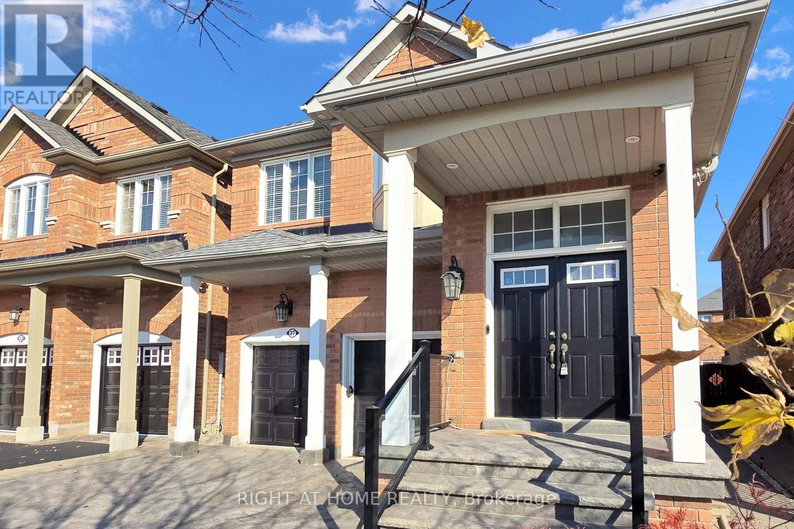 27 CHAMBERSBURG WAY, Whitchurch-Stouffville (Stouffville) — photo 2