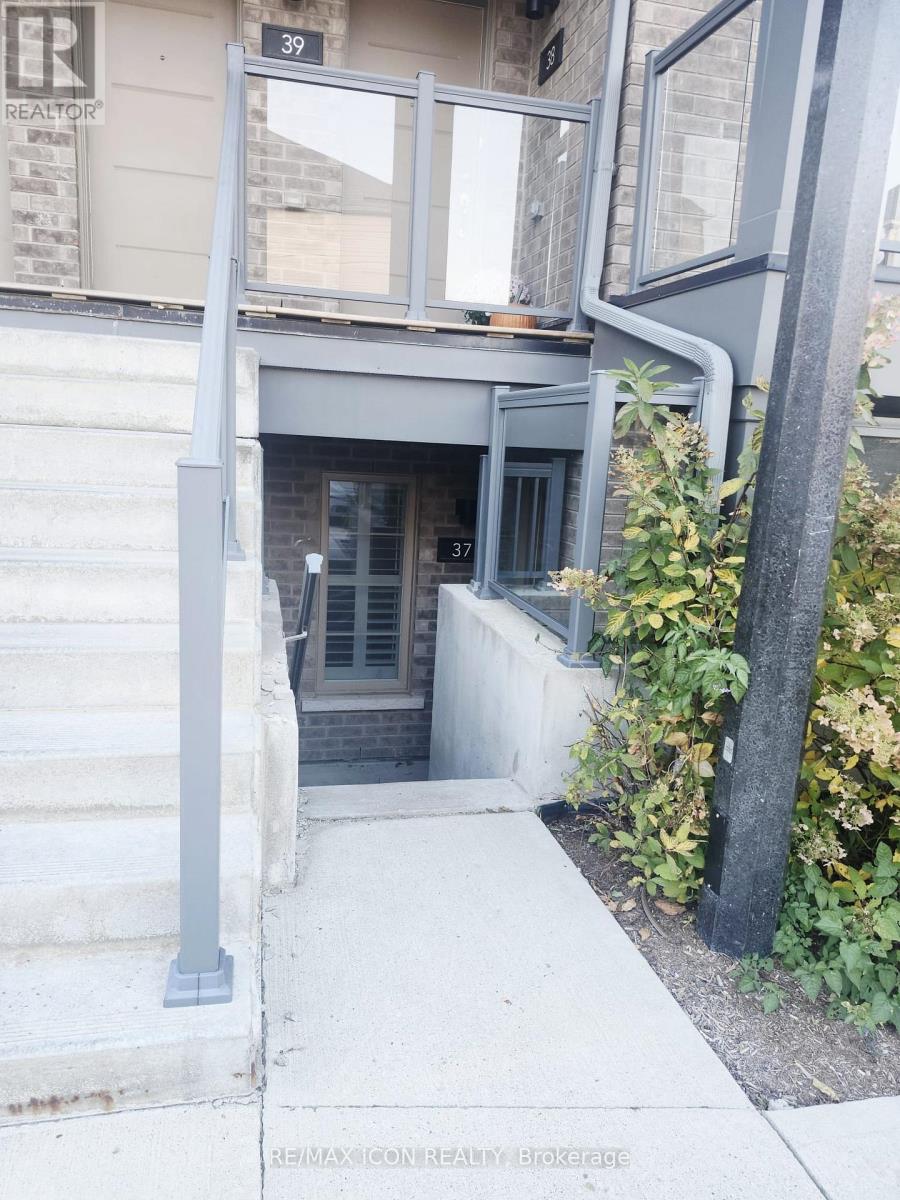 37 - 205 WEST OAK PLACE — photo 2