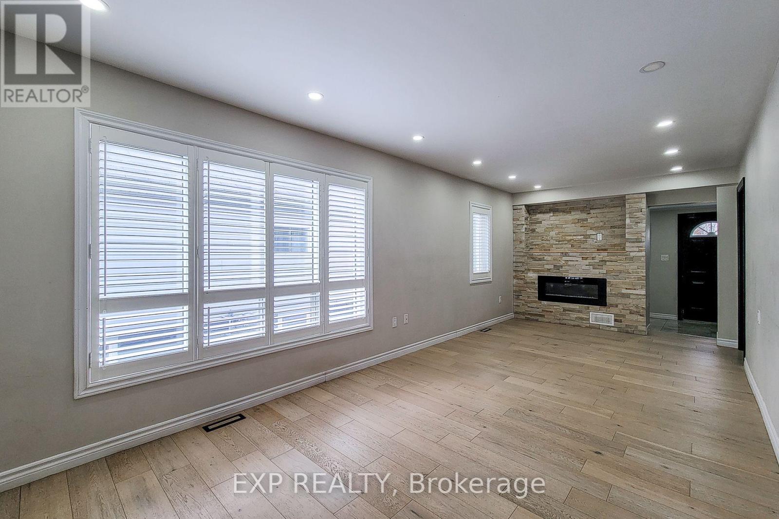 303 DEERE STREET, Welland (Lincoln/Crowland) — photo 3
