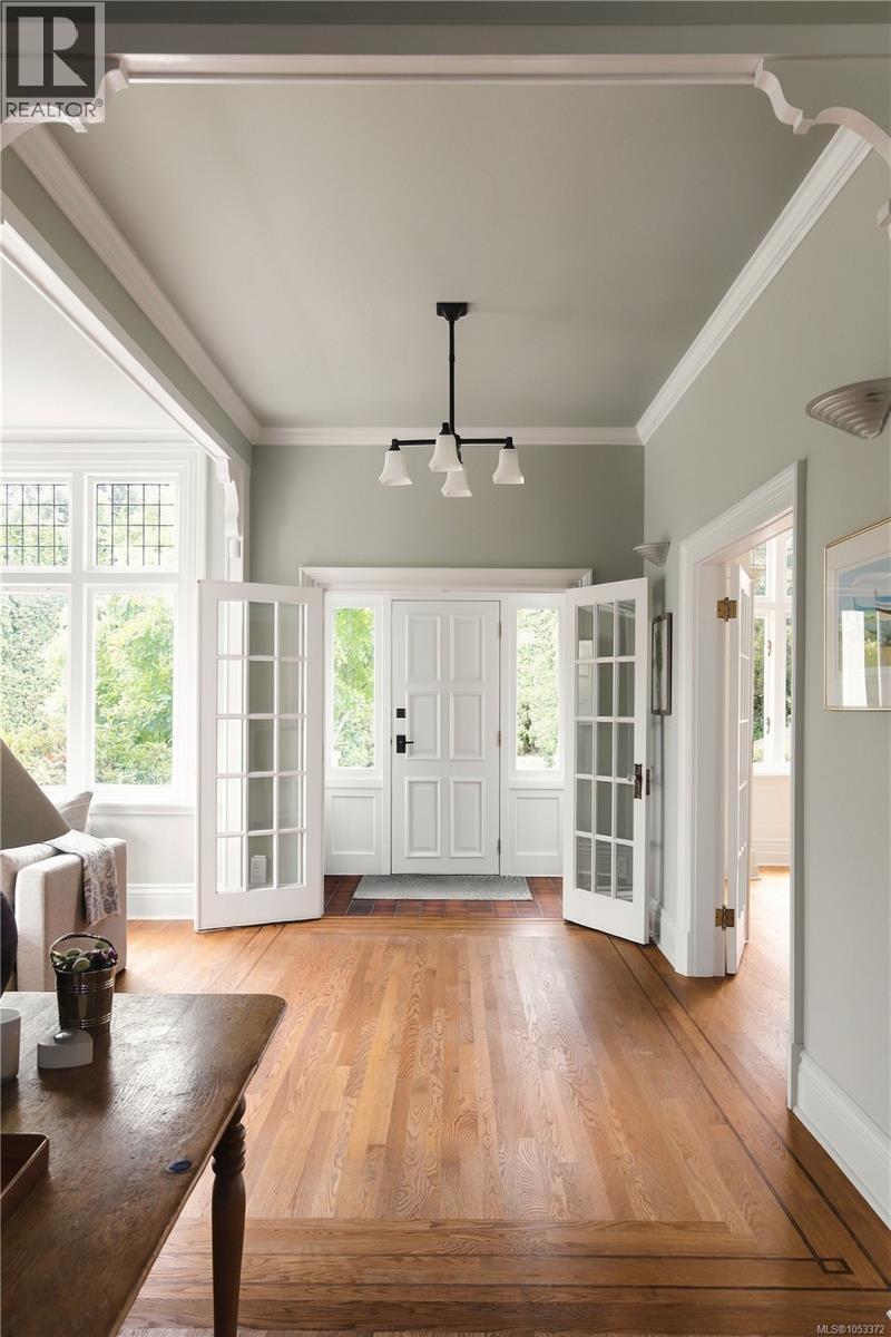  454 Newport Avenue, Oak Bay