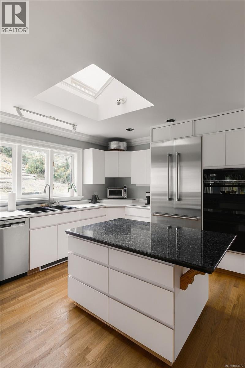  454 Newport Avenue, Oak Bay