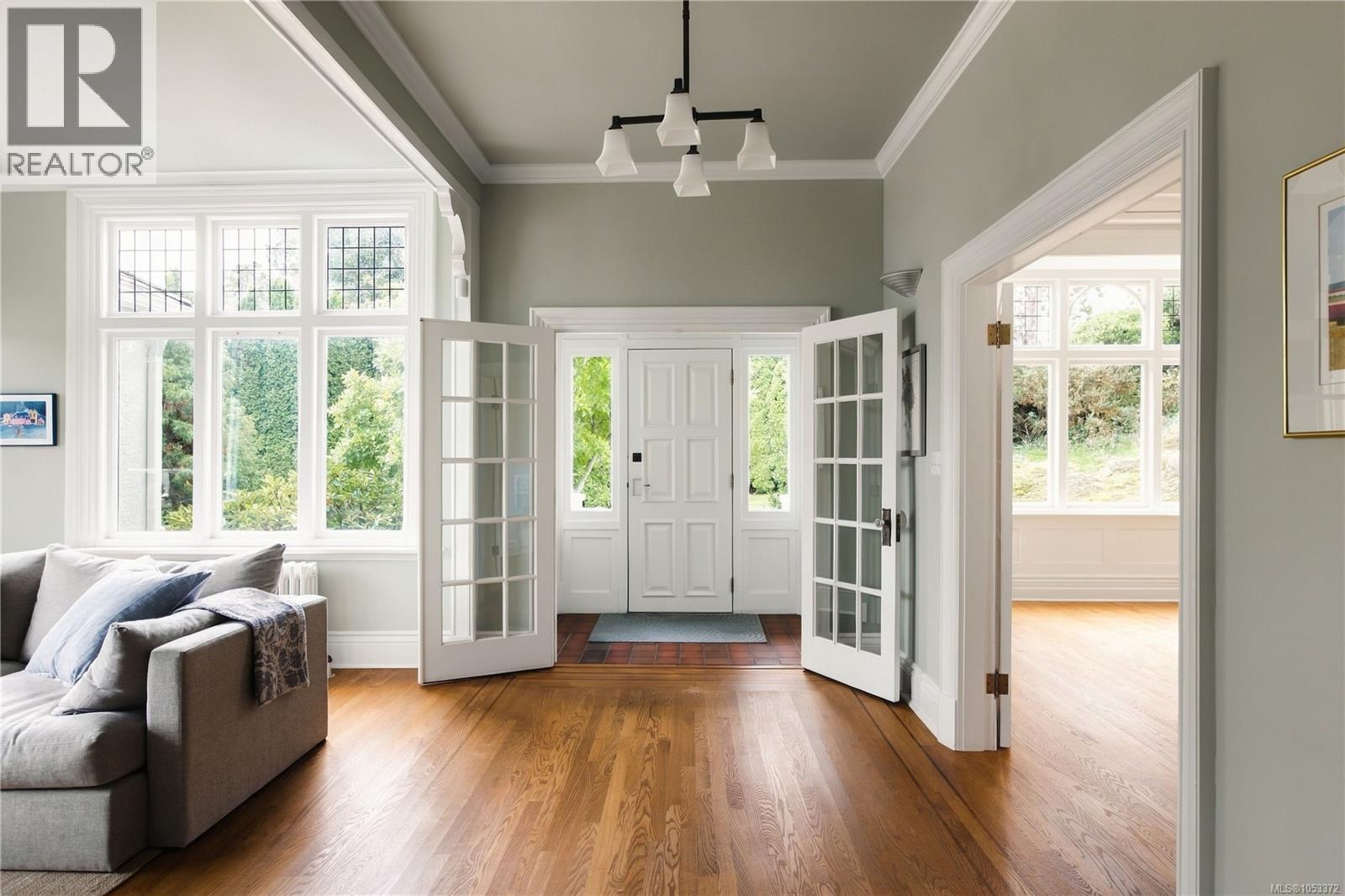  454 Newport Avenue, Oak Bay