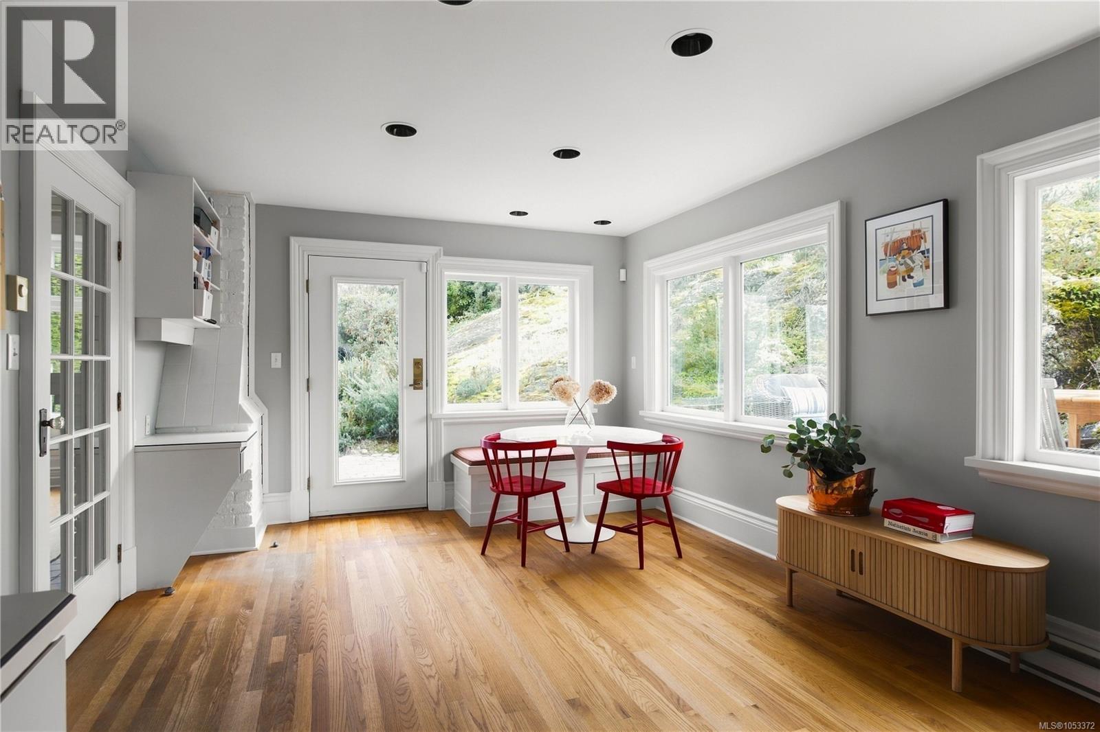  454 Newport Avenue, Oak Bay