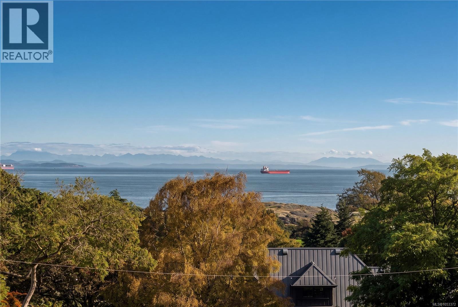  454 Newport Avenue, Oak Bay