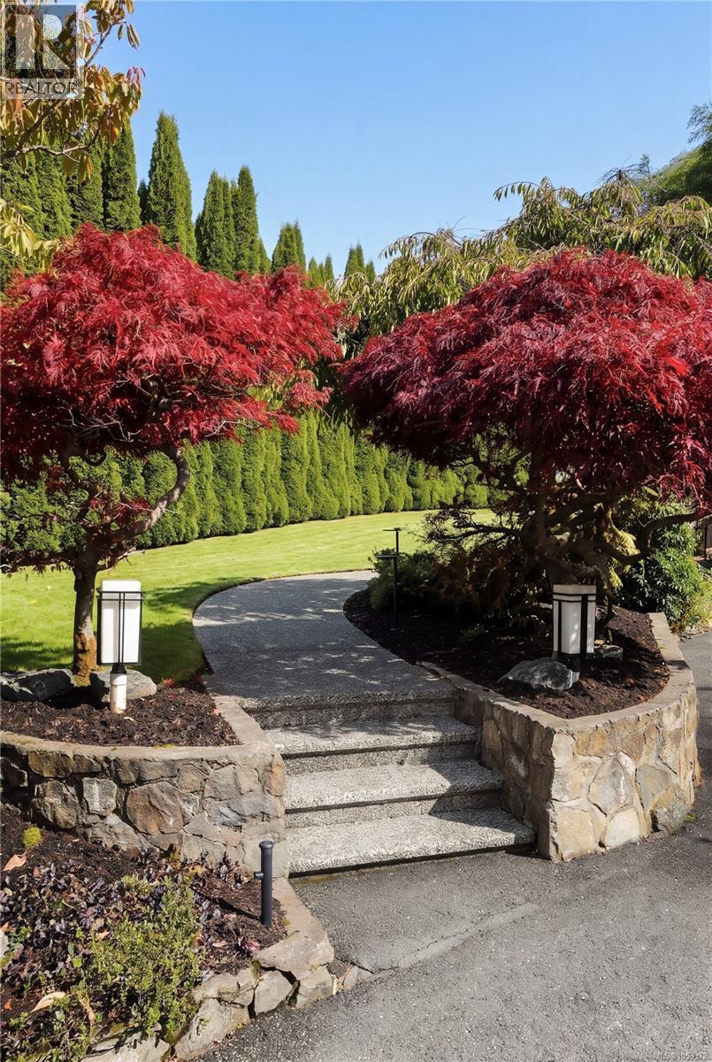  454 Newport Avenue, Oak Bay