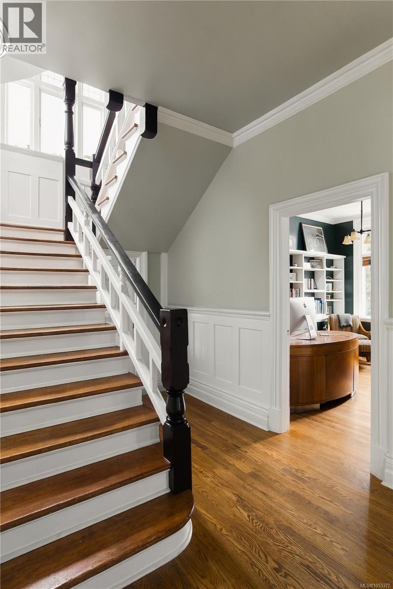  454 Newport Avenue, Oak Bay