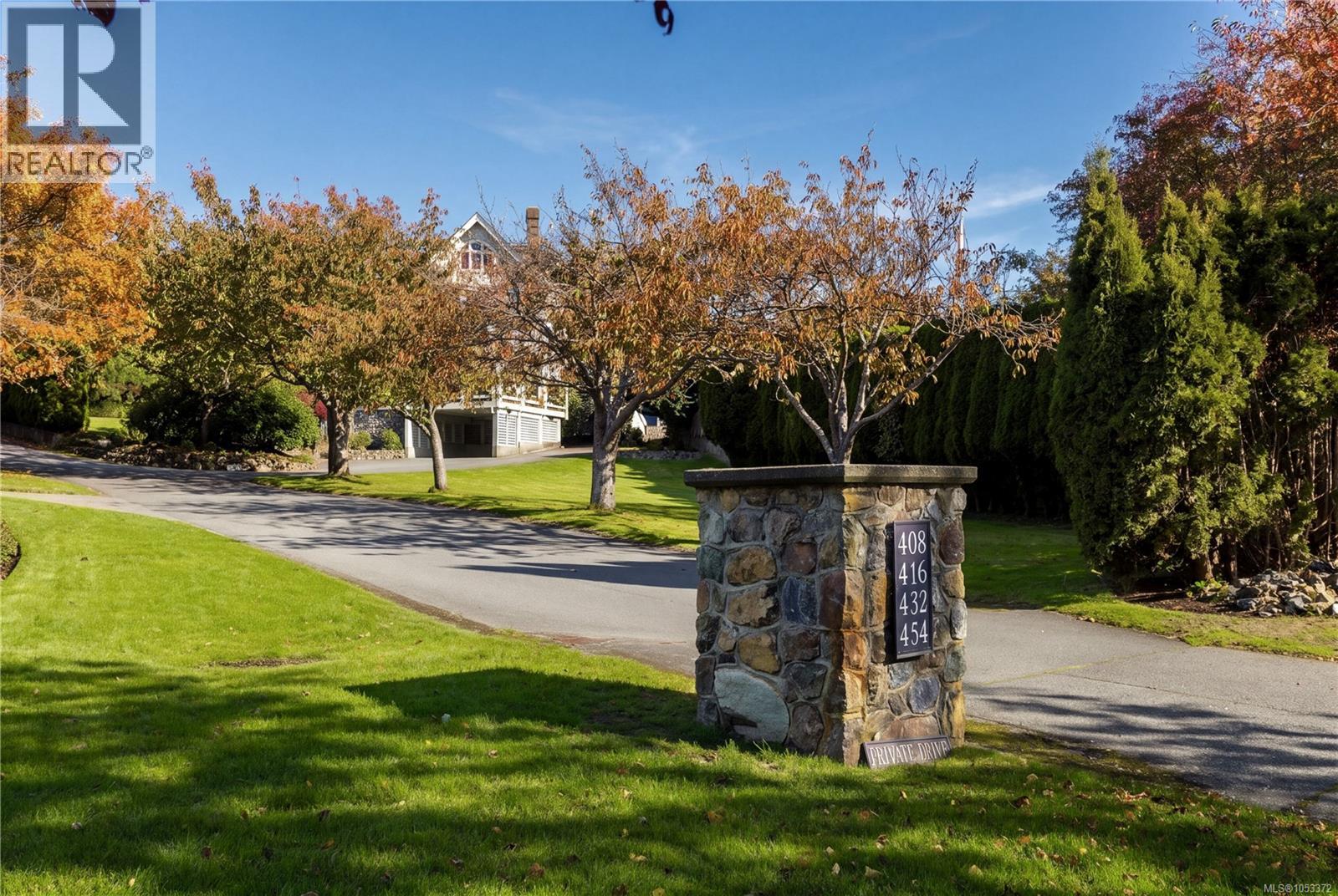  454 Newport Avenue, Oak Bay
