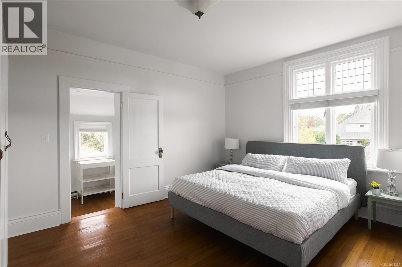  454 Newport Avenue, Oak Bay