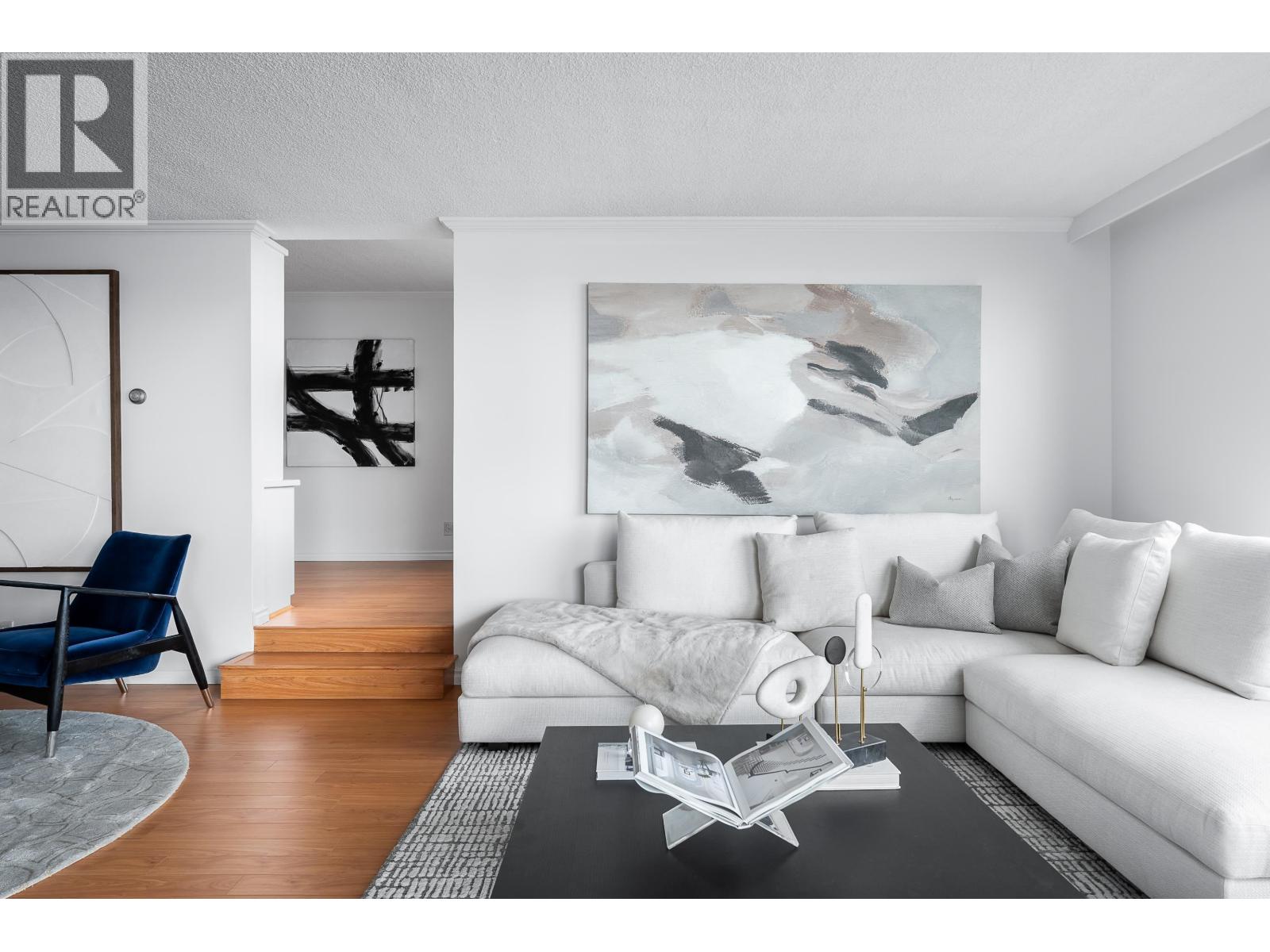 Photo 3 of 302 1930 BELLEVUE AVENUE