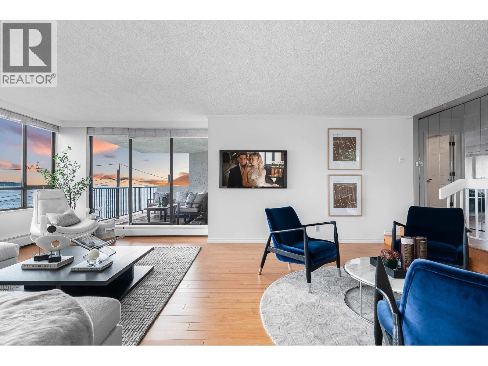 Photo 4 of 302 1930 BELLEVUE AVENUE