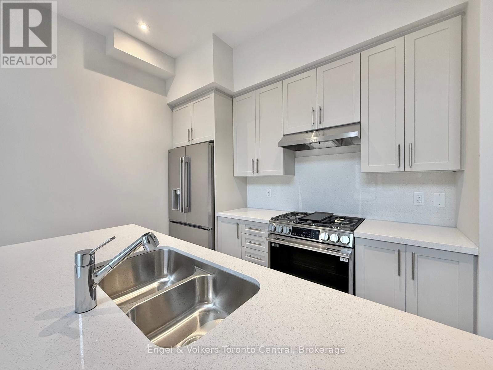 111 YVONNE CRESCENT, Blue Mountains — photo 3