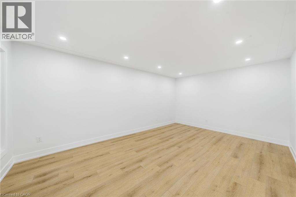 16 ELM Avenue, Stoney Creek — photo 11