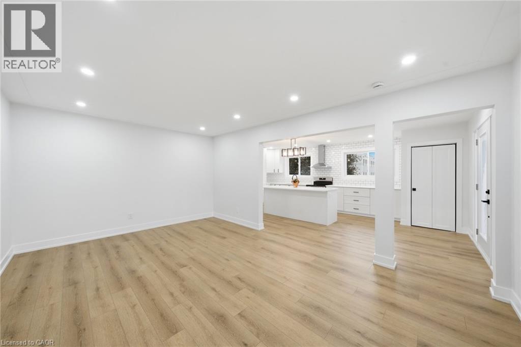 16 ELM Avenue, Stoney Creek — photo 12